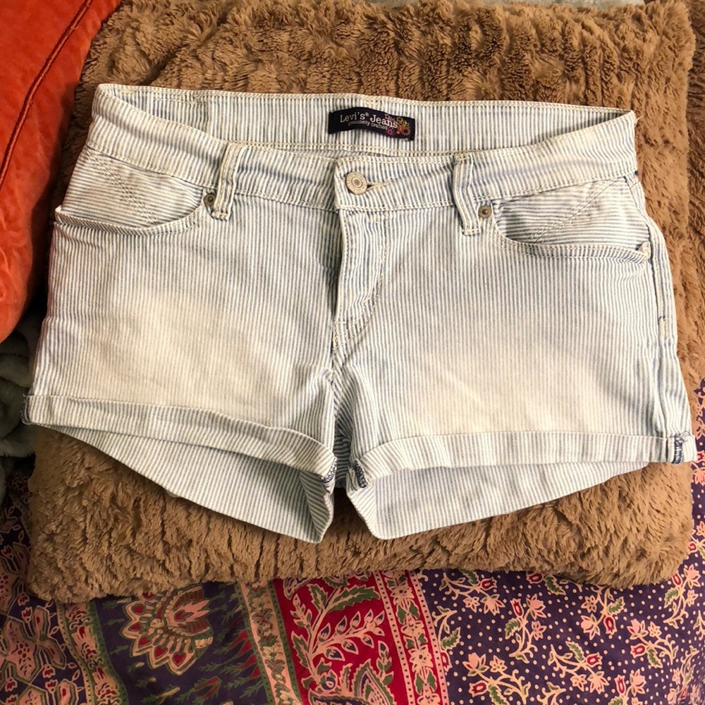 LEVI’S pinstripe shorts